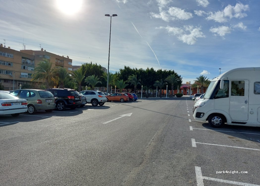(03206) Elche - 60 Carrer Victoria Kent — foto