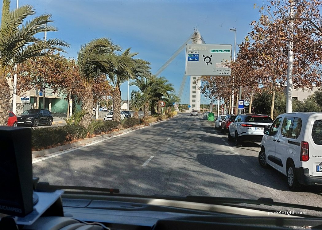 (03206) Elche - 60 Carrer Victoria Kent — foto 3