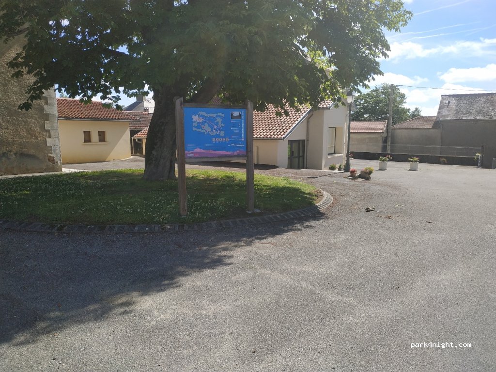 (65300) Campistrous - 5 Place de la Mairie — foto 3