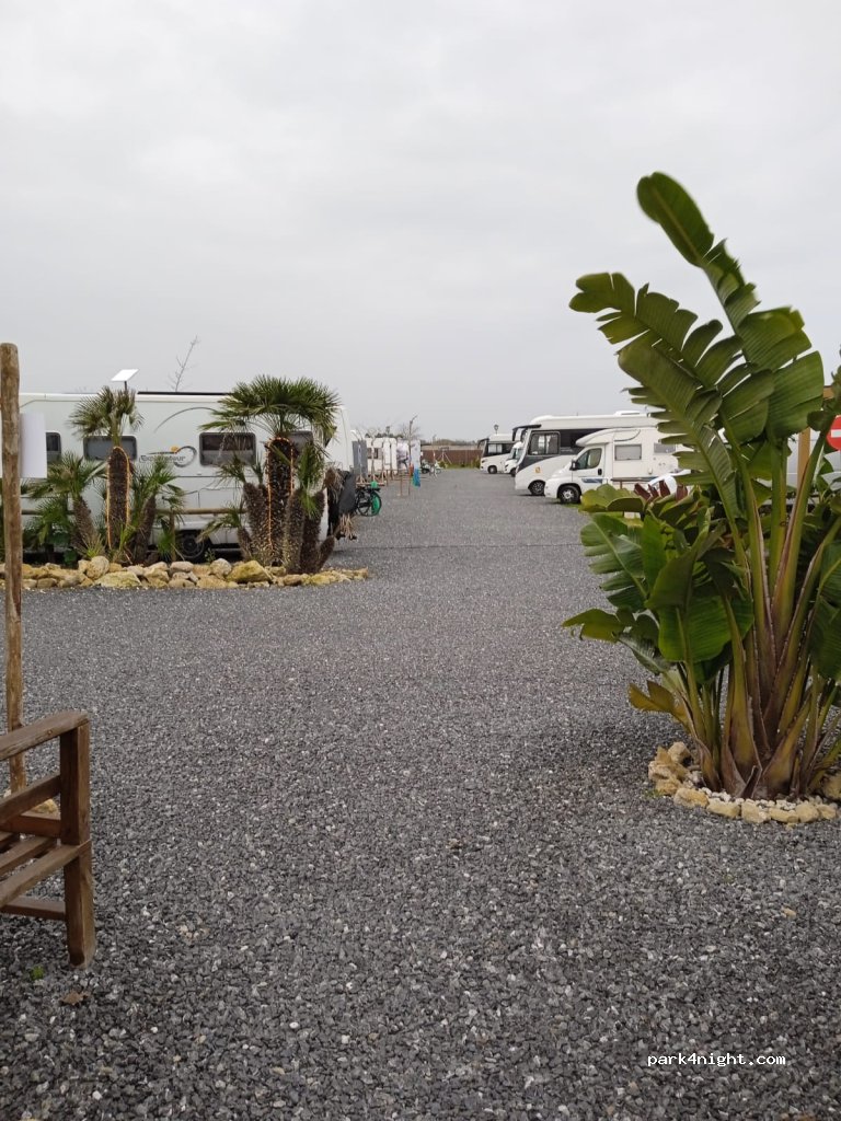Area Autocaravanas La Laguna — foto 5