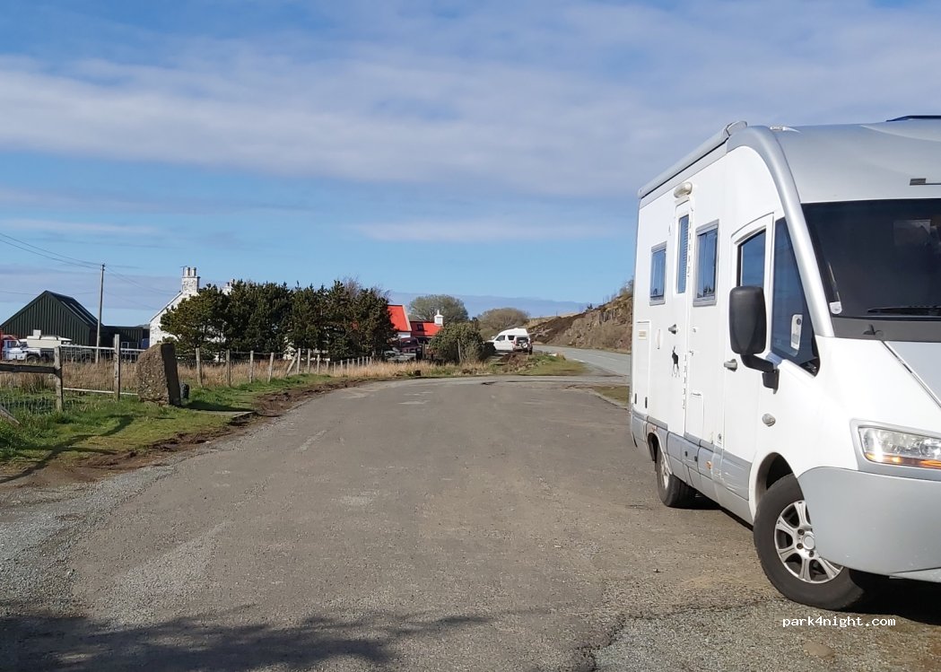 (IV51 9JH) Portree - A855 — foto
