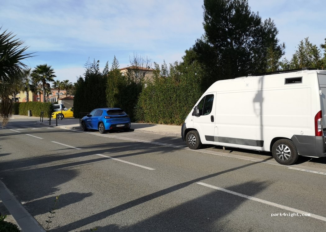 (83310) Grimaud - 1 Avenue de la Mer — foto