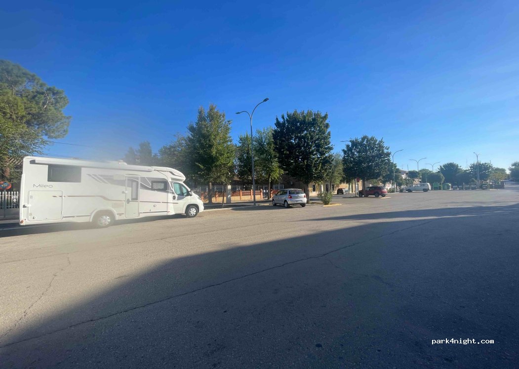 (13730) Santa Cruz de Mudela - 12 Paseo Castelar — foto