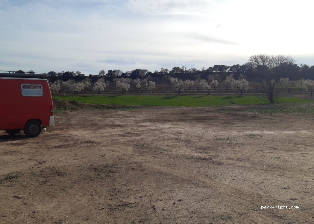 (25351) La Figuerosa - Unnamed Road — foto