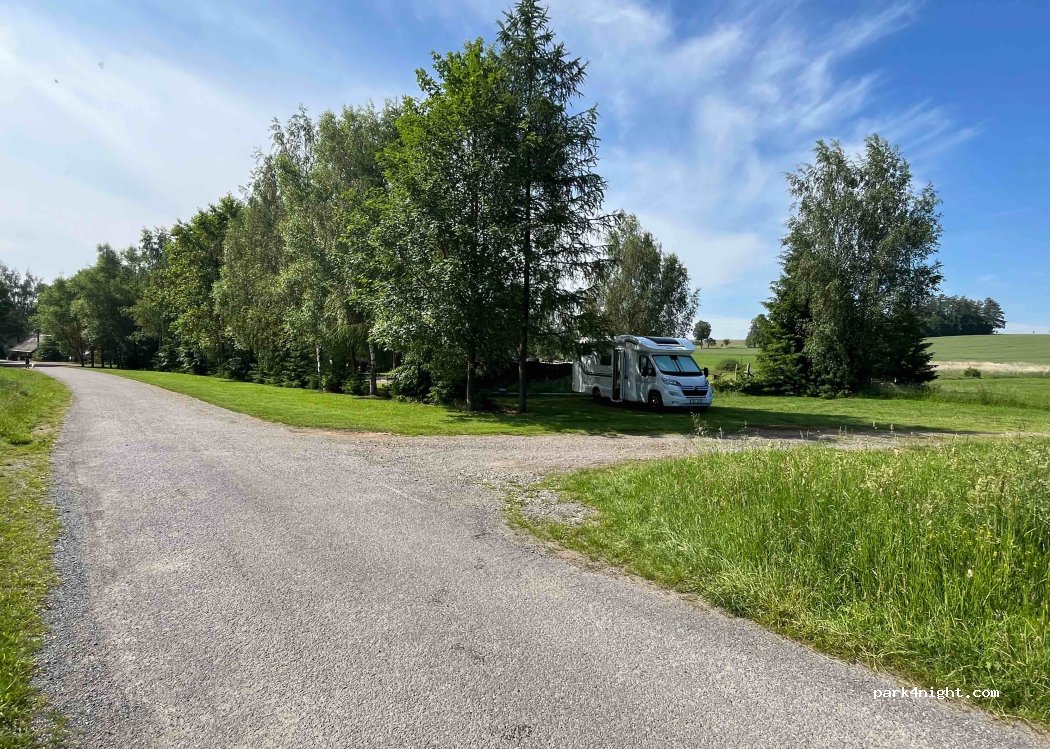 (591 02) Polnička - Unnamed Road — foto 2