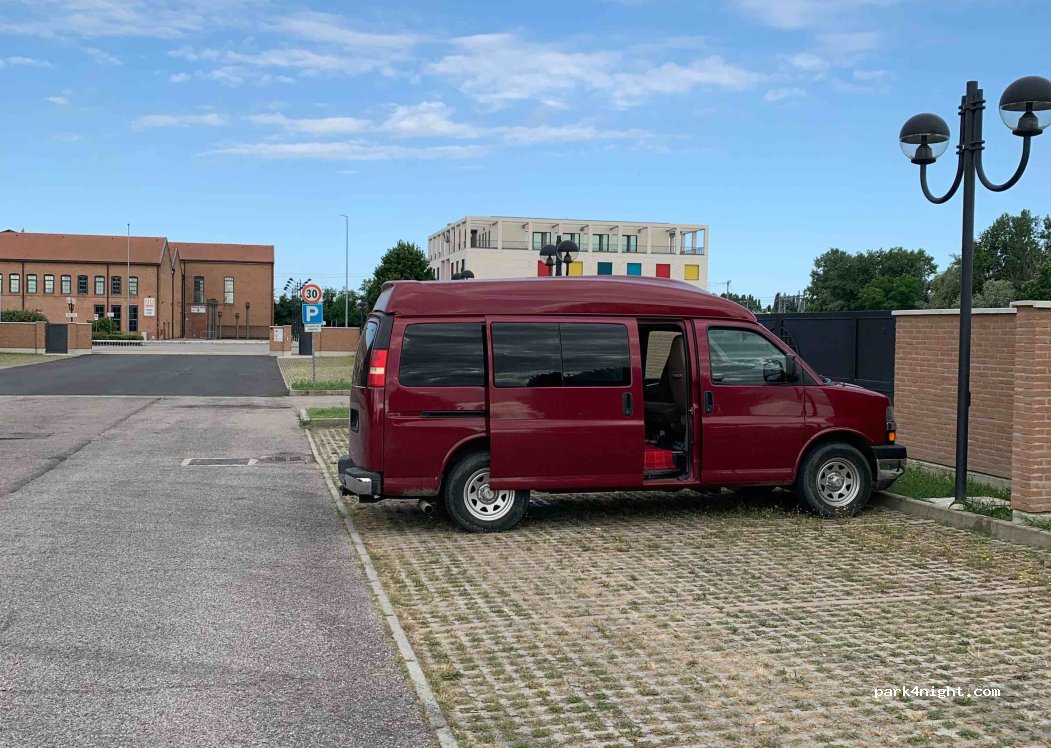 (45100) Rovigo - 45 Viale Porta Adige — foto 2