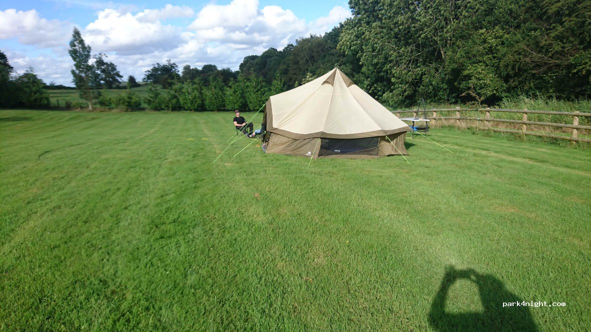 Spring Field Dark Skies Camping. — foto 3