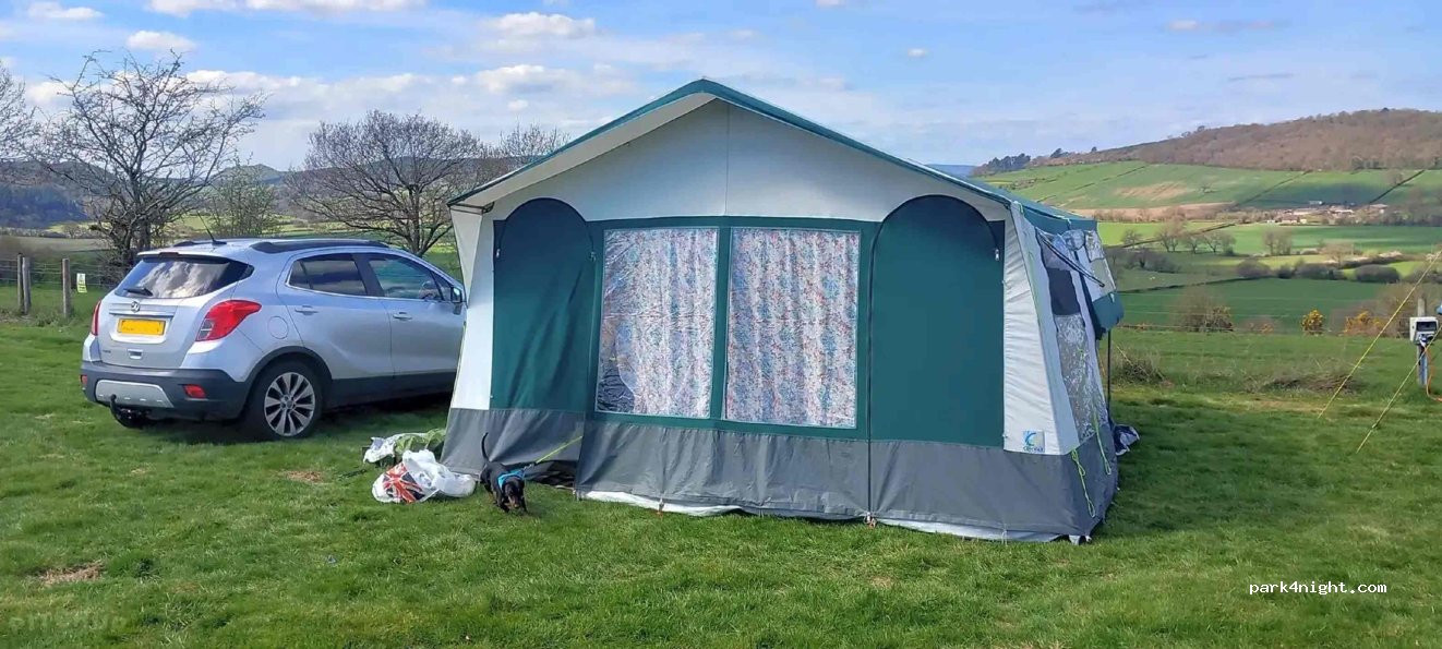Spring Field Dark Skies Camping. — foto 5