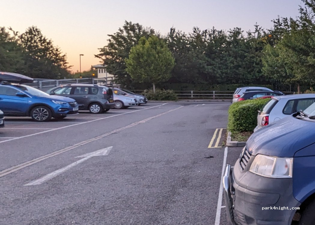 (GU22 7SQ) Woking - 1 Claremont Drive — foto 2