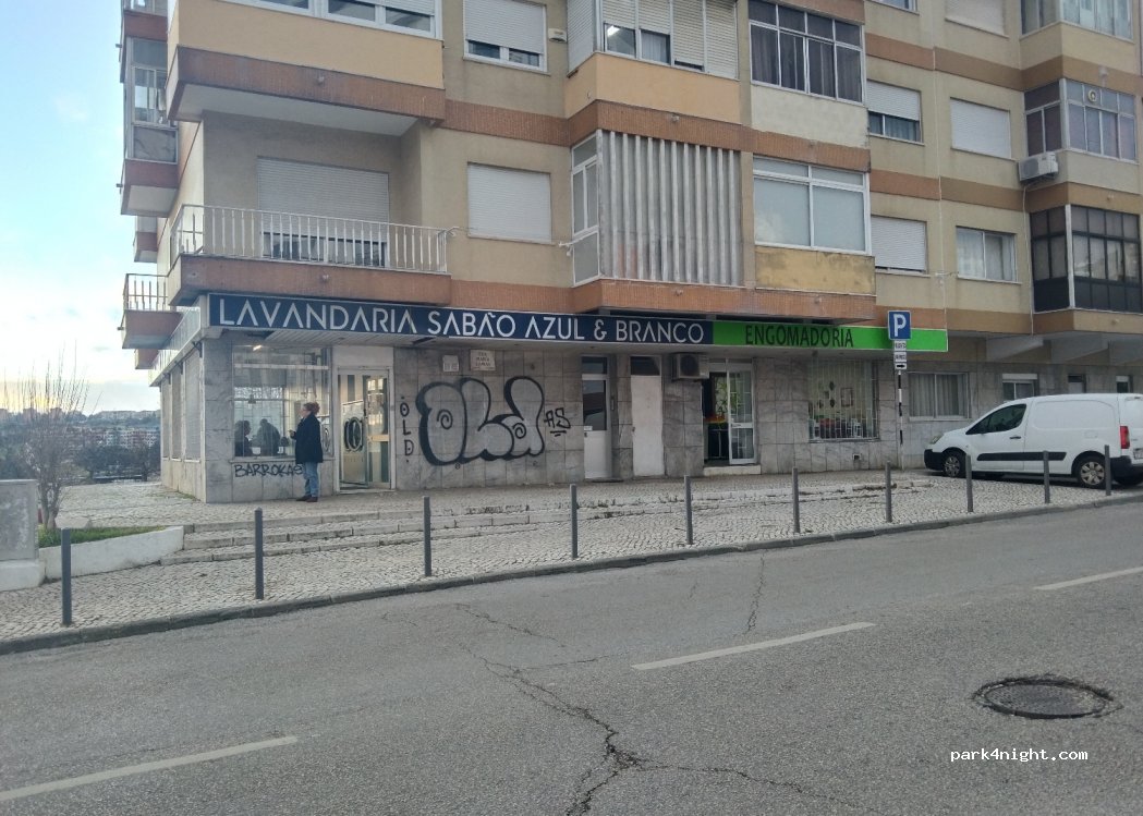 (2805) Almada - 21A Rua Maria Lamas — foto