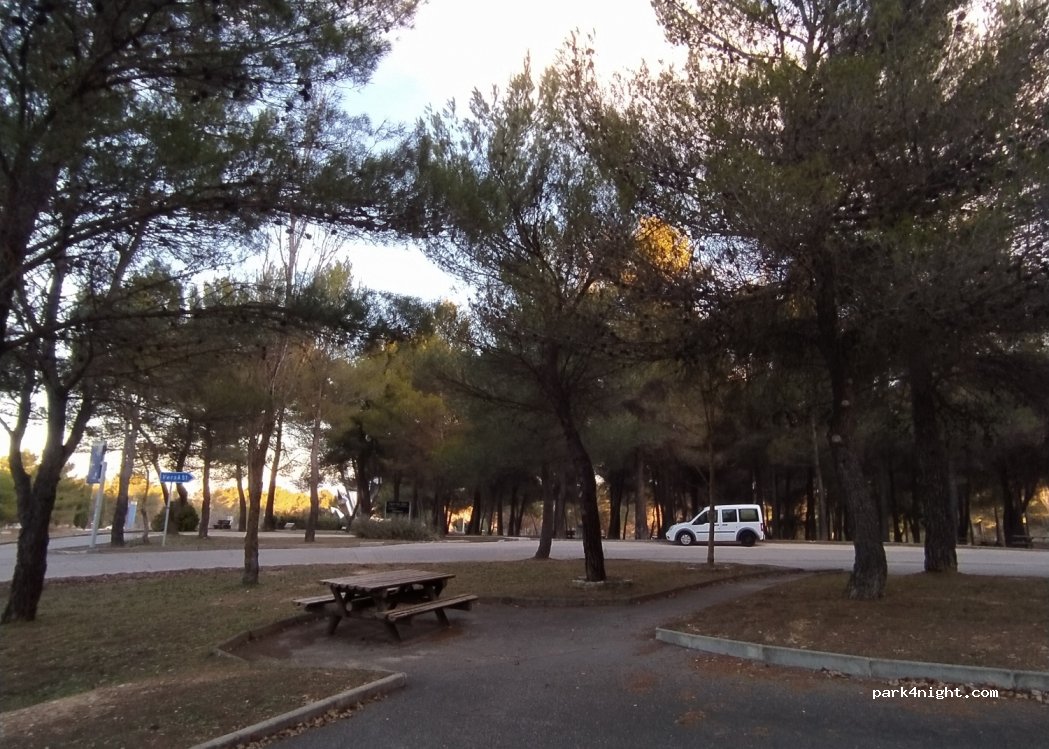 (13650) Meyrargues - Aire de repos de Meyrargues — foto 2
