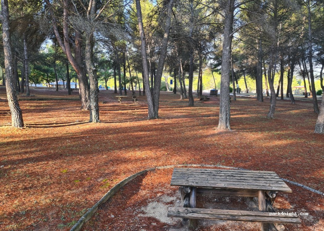 (13650) Meyrargues - Aire de repos de Meyrargues — foto 3