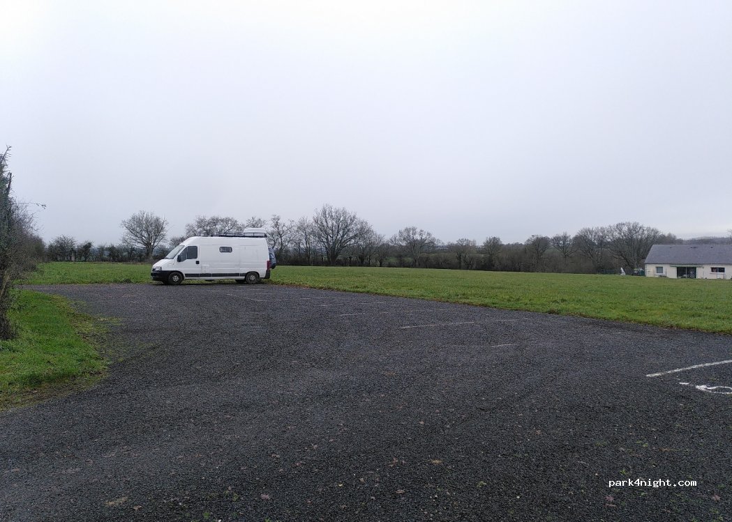 (53170) Villiers-Charlemagne - 7 Place de l'Olivette — foto 2
