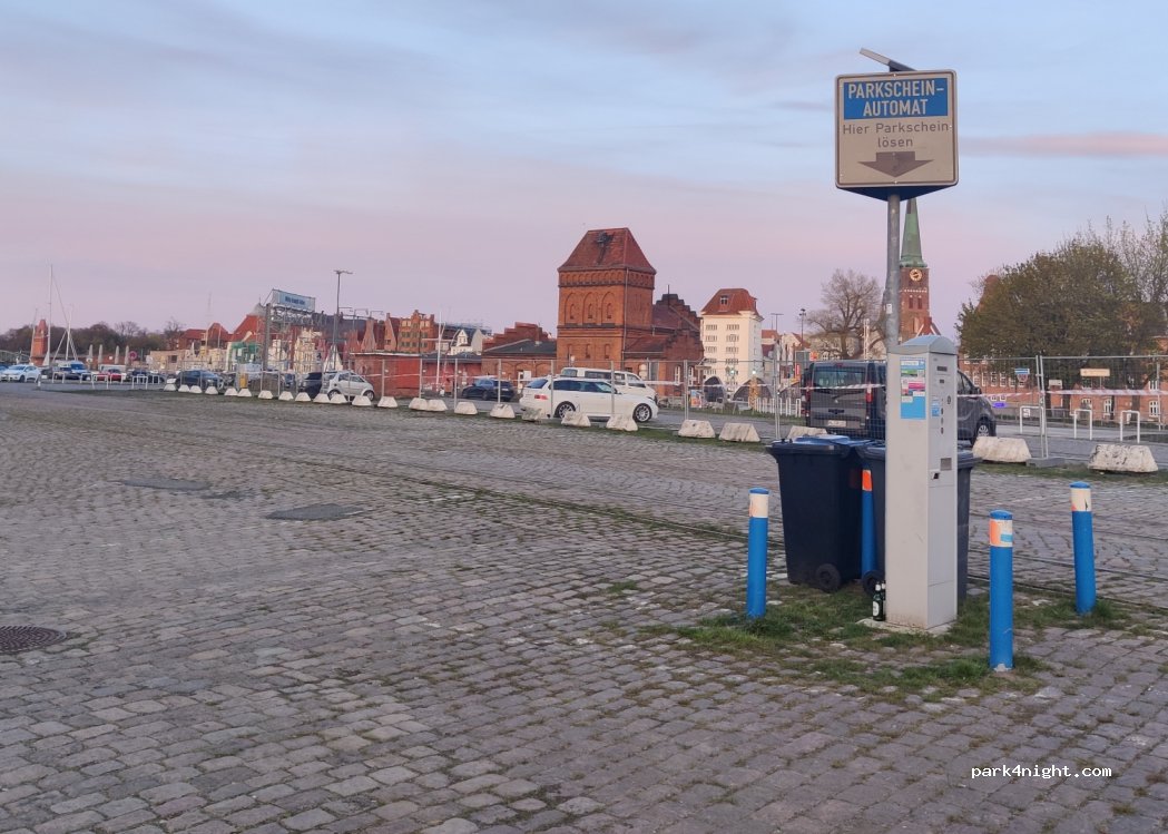 Wohnmobilstellplatz Media Docks — foto