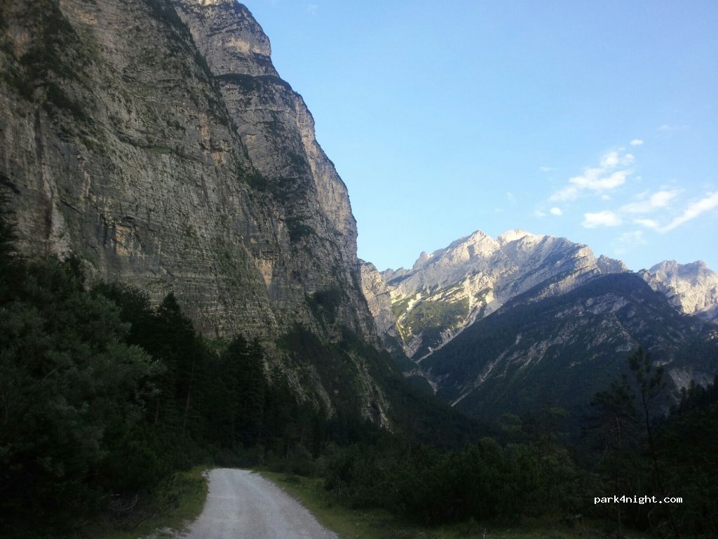 (33080) Cimolais - Unnamed Road — foto