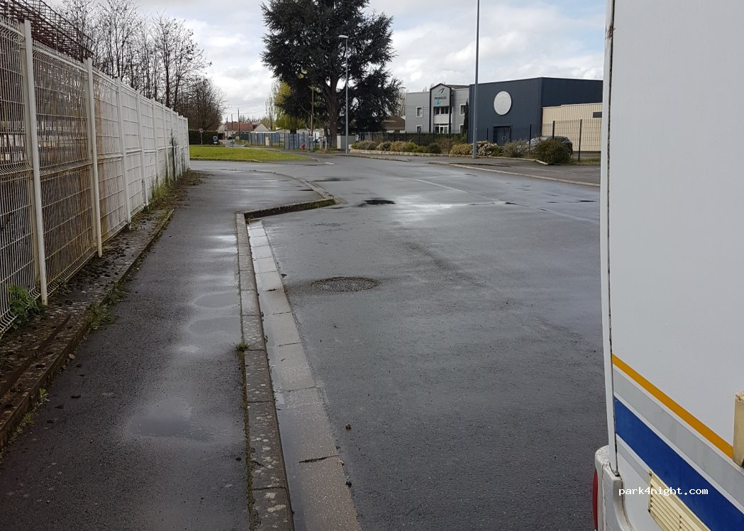 (37530) Nazelles-Négron - 8 Chemin des Sables — foto