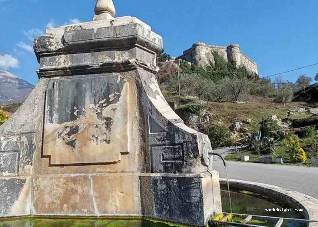 (67052) Balsorano Vecchio - 1 Piazza San Martino — foto