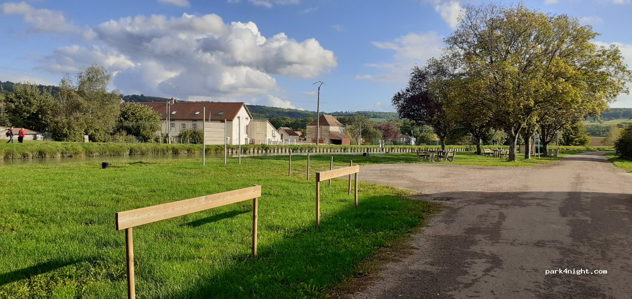 (21150) Marigny-le-Cahouët - Chemin des Écluses — foto 2