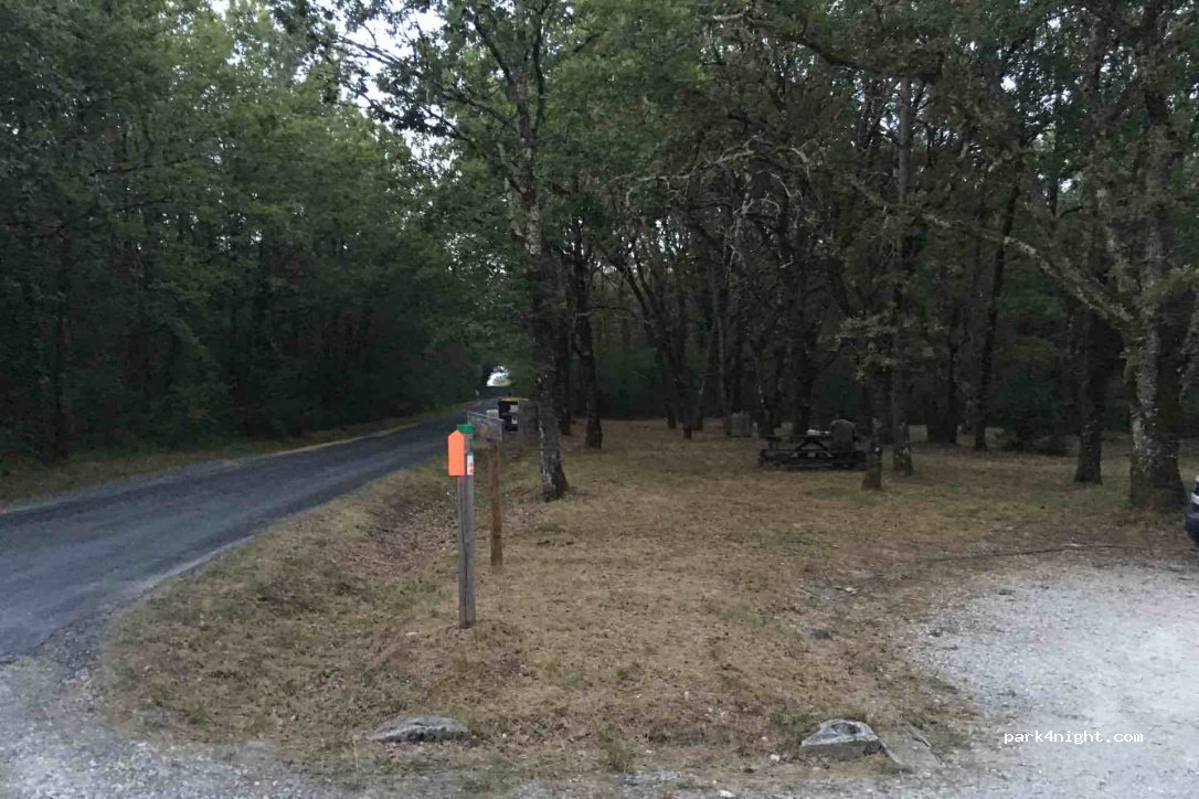(24290) Saint-Léon-sur-Vézère - D706 — foto 2