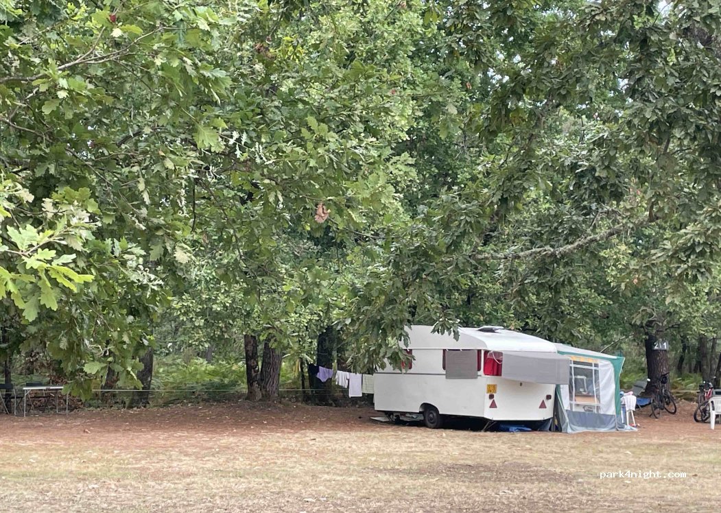 Les Prés du Pas du Mas & Maisonneuve. Camping. Aires naturelles — foto 4