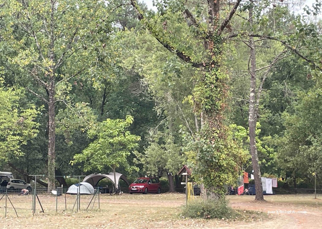 Les Prés du Pas du Mas & Maisonneuve. Camping. Aires naturelles — foto 5