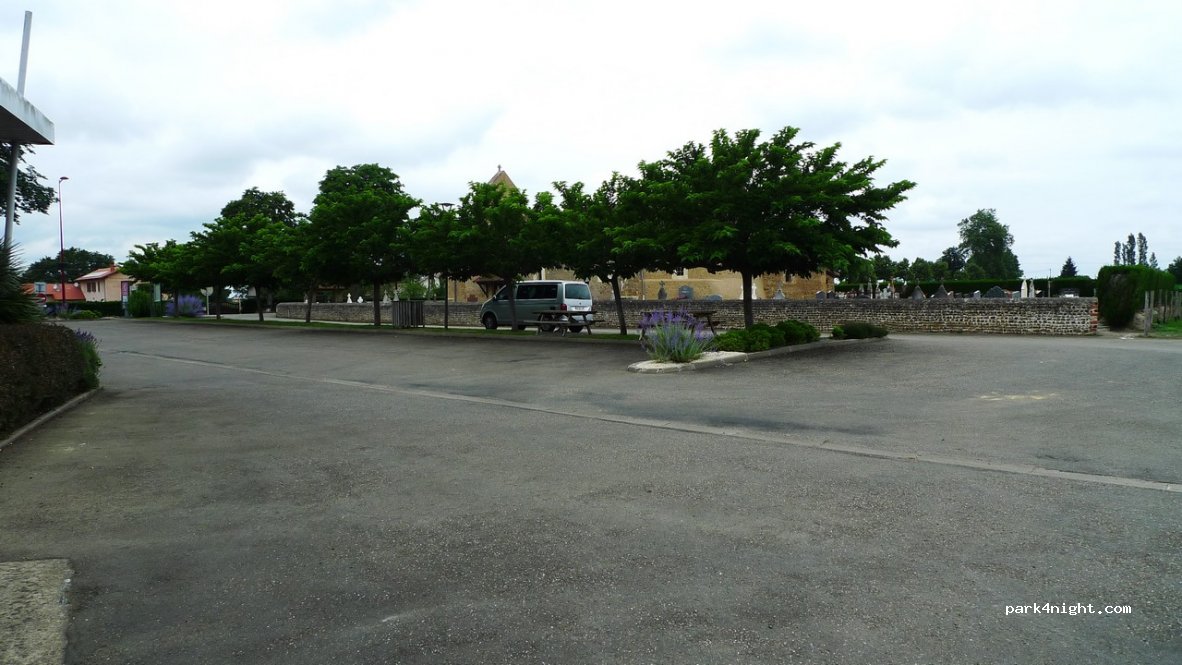 (40800) sarron - parking de la mairie — foto 2
