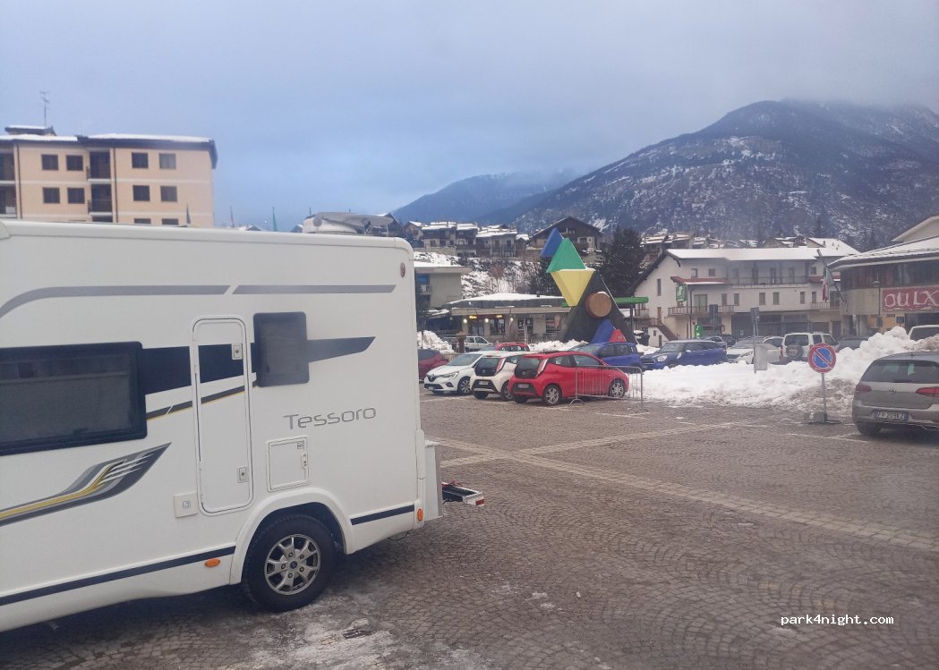 (10056) Oulx - 6 Piazza Aldo Garambois — foto