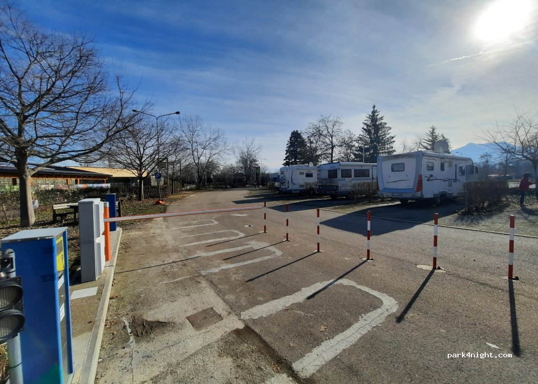Area camper Parco fluviale — foto