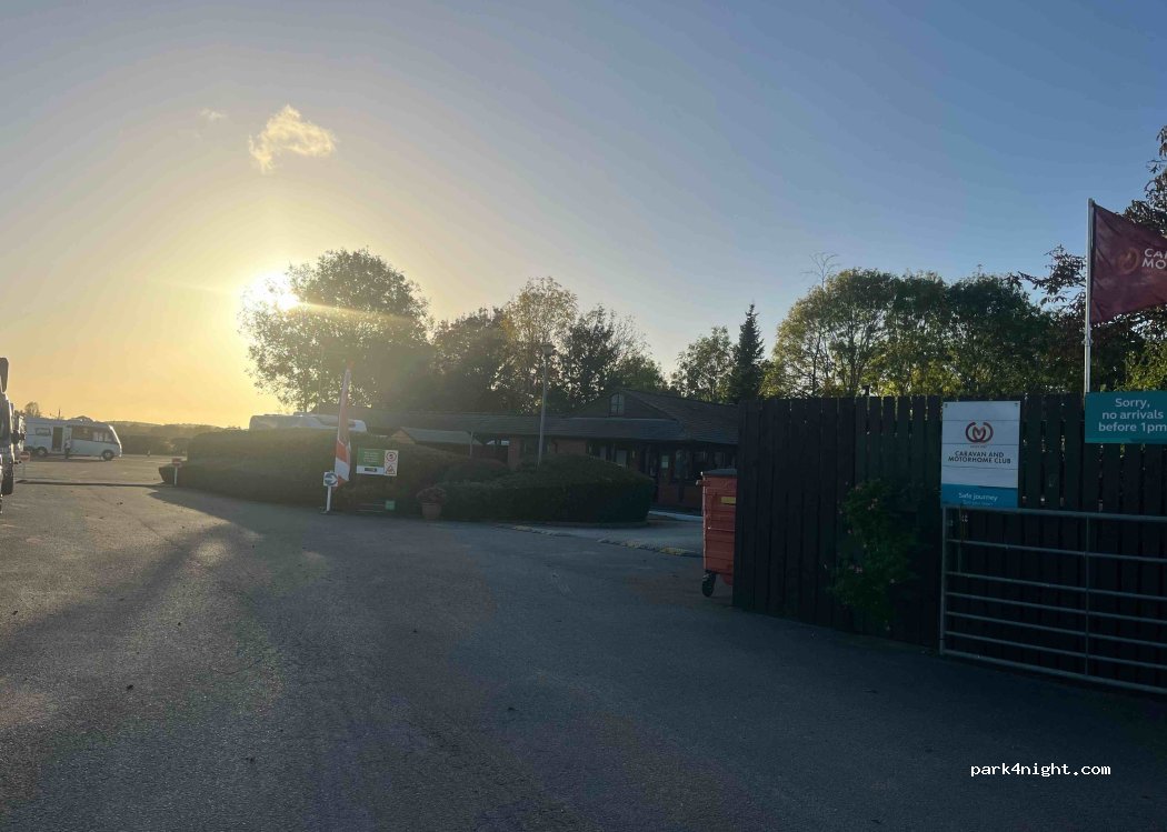 Warwick Racecourse Club Campsite — foto