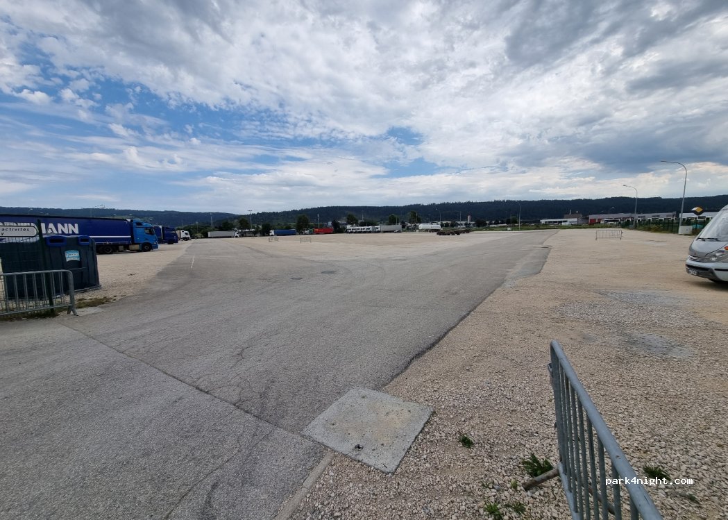 (25300) Pontarlier - 1 Rue Willy Brandt — foto 2