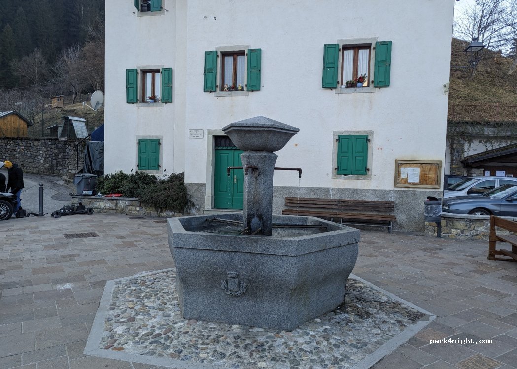 (33020) Noiaris - 2 Piazza Chiapolino — foto
