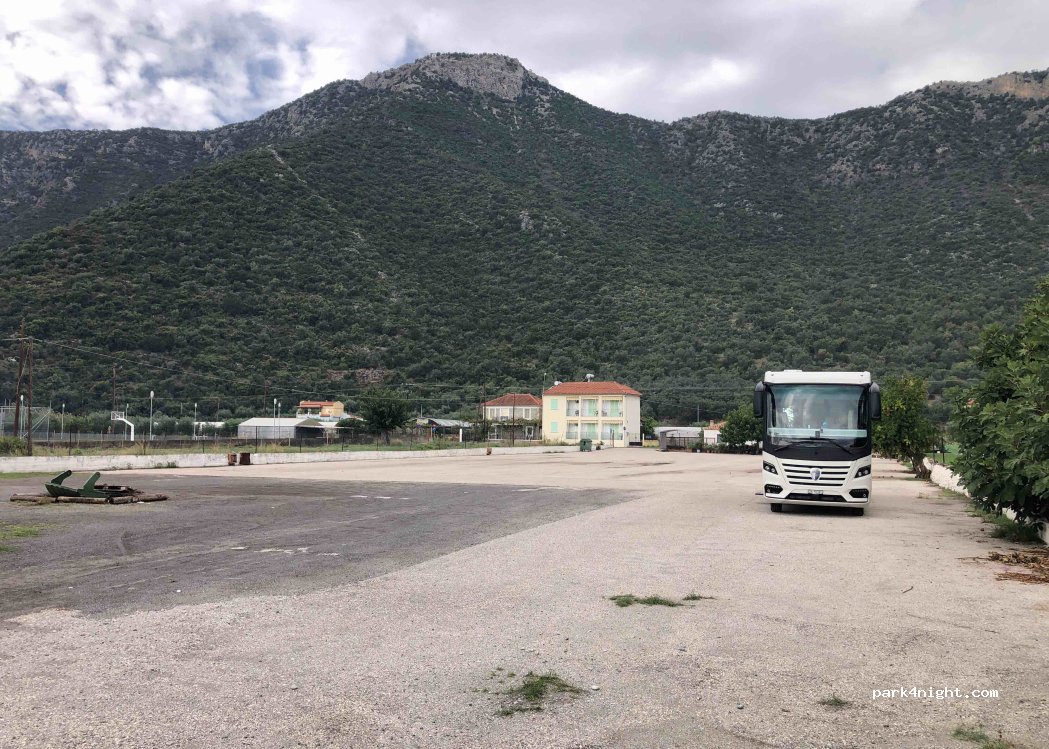 (223 00) Leonidio - Unnamed Road — foto