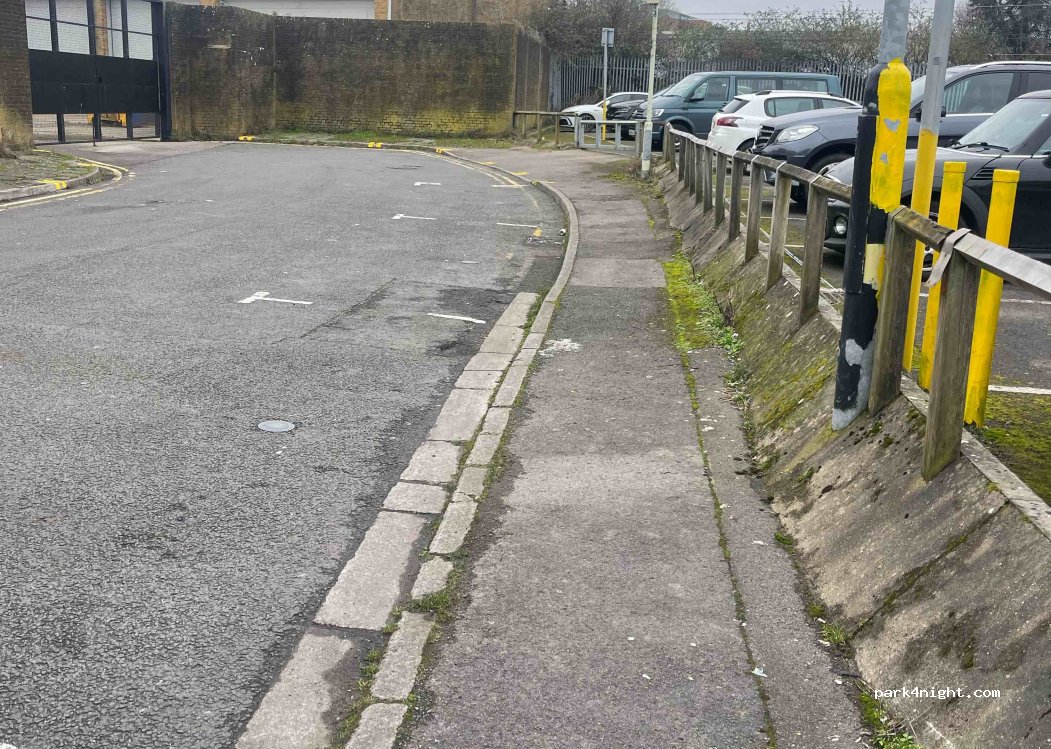 (CF24 2FH) Cardiff - Garth St — foto 3