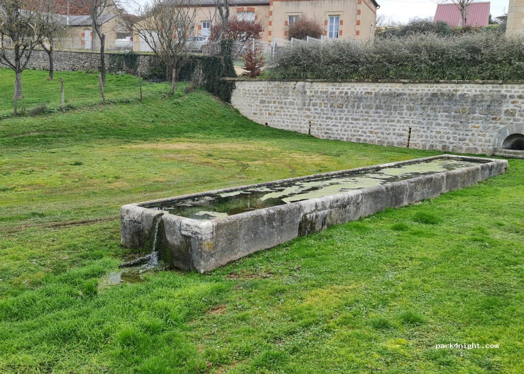 (18350) Lugny-Bourbonnais - 17 Le Bourg — foto