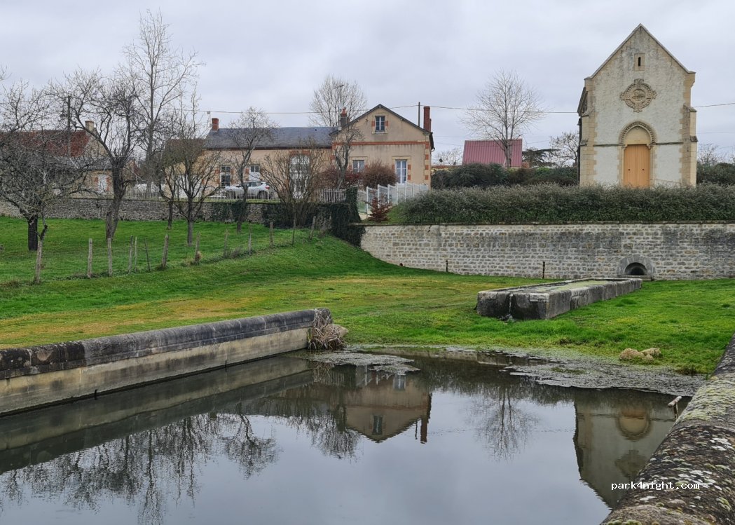 (18350) Lugny-Bourbonnais - 17 Le Bourg — foto 2