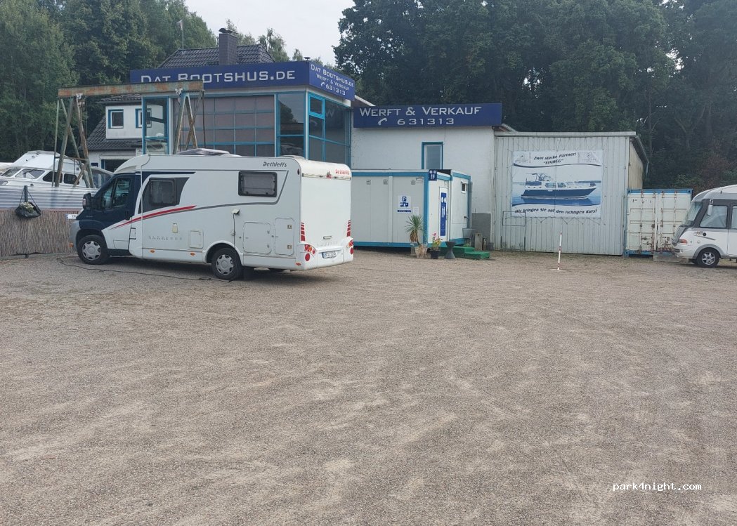 Wohnmobil Stellplatz zwischen den Seen — foto