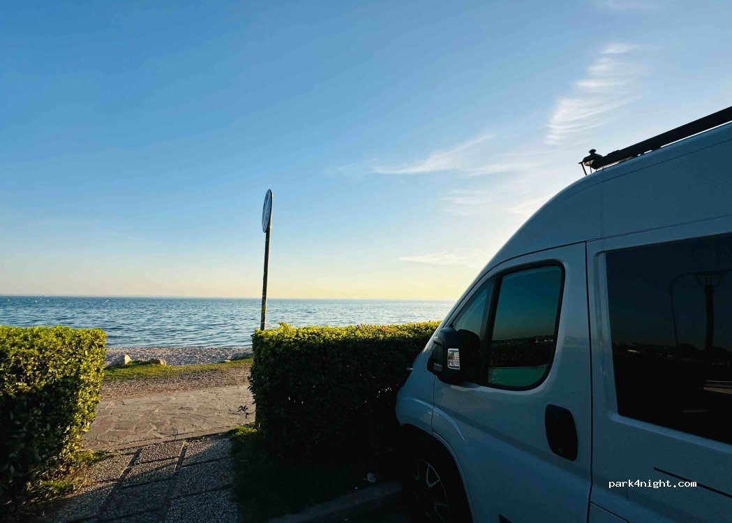 (37011) Bardolino - 6 Lungolago Cipriani — foto