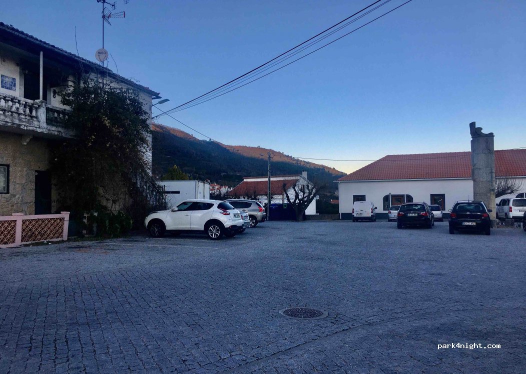 Alpedrinha, Largo de Santo António. — foto