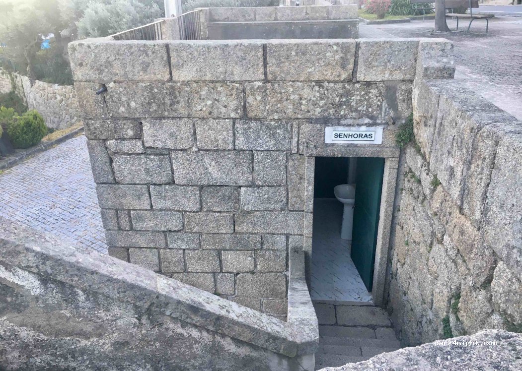 Alpedrinha, Largo de Santo António. — foto 3