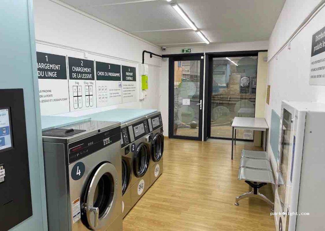 (34700) Lodève - 13 Place de la Halle Dardé — foto