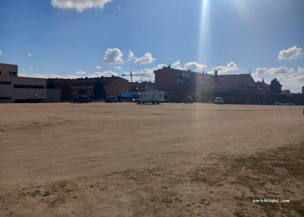 (28990) Torrejón de Velasco - 15 Calle Presidente Calvo Sotelo — foto