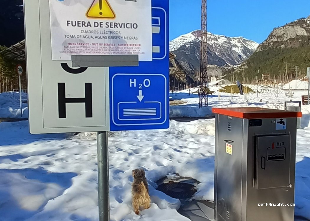 Área de autocaravanas de Canfranc Estación — foto