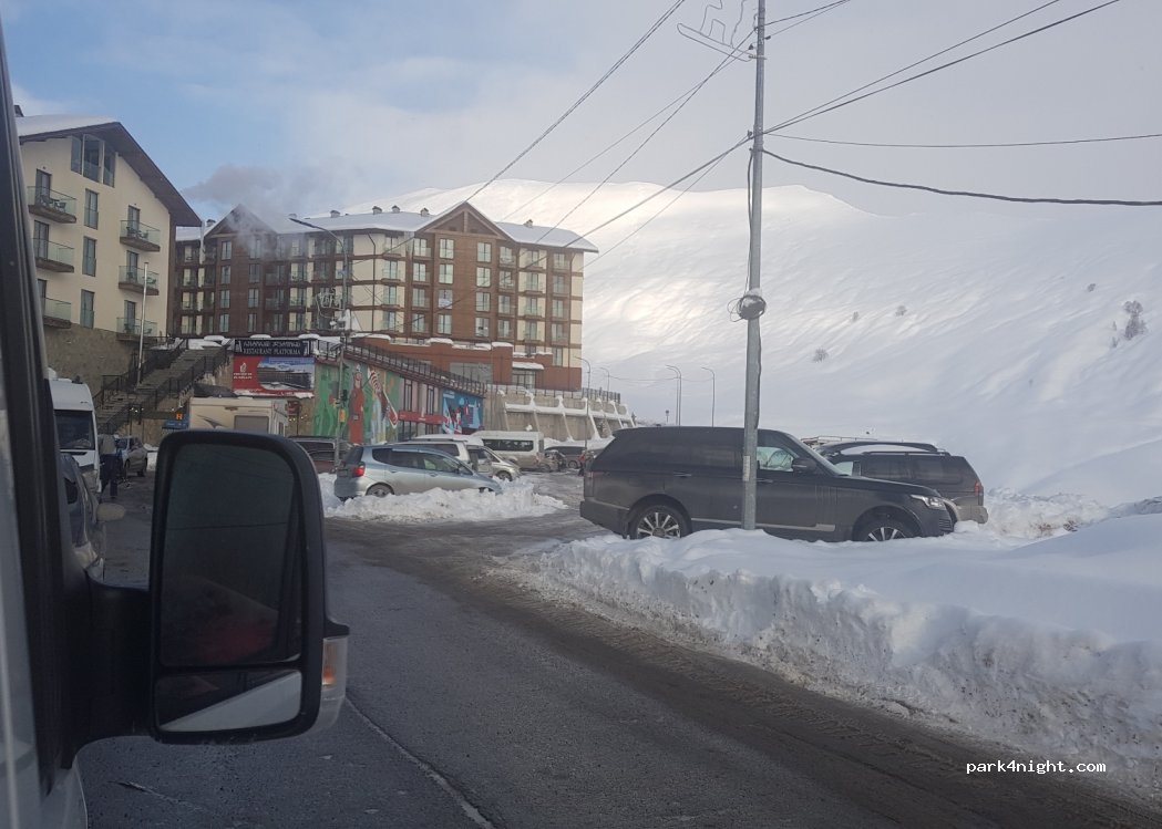 (4702) Gudauri - 1 Road to Gondola Lift — foto