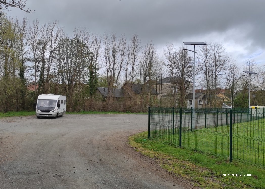 (36230) Neuvy-Saint-Sépulchre - 5 Place Henri de Latouche — foto