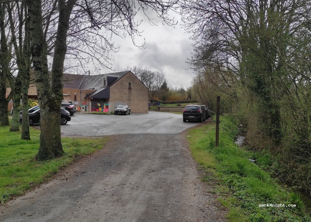 (36230) Neuvy-Saint-Sépulchre - 5 Place Henri de Latouche — foto 2