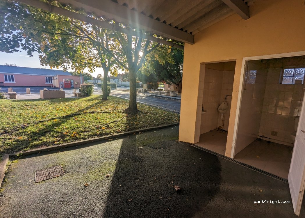 (79100) Louzy - 5 Rue du Stade — foto