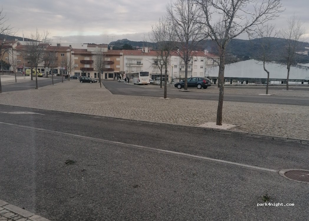 (2480) Porto de Mós - LH Rua Francisco Serra Frazão — foto