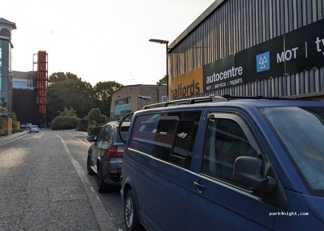 (GU21 6DY) Woking - Unit C Poole Road — foto 2