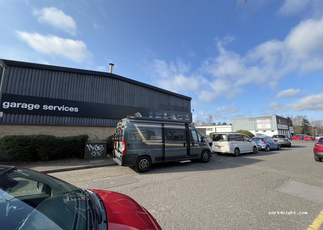 (GU21 6DY) Woking - Unit C Poole Road — foto 3