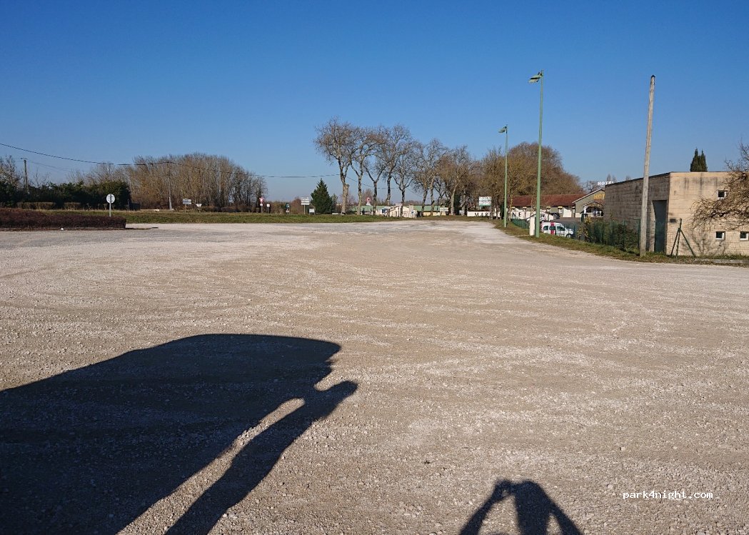 (16440) Roullet-Saint-Estèphe - 9 Route D’Espagne — foto